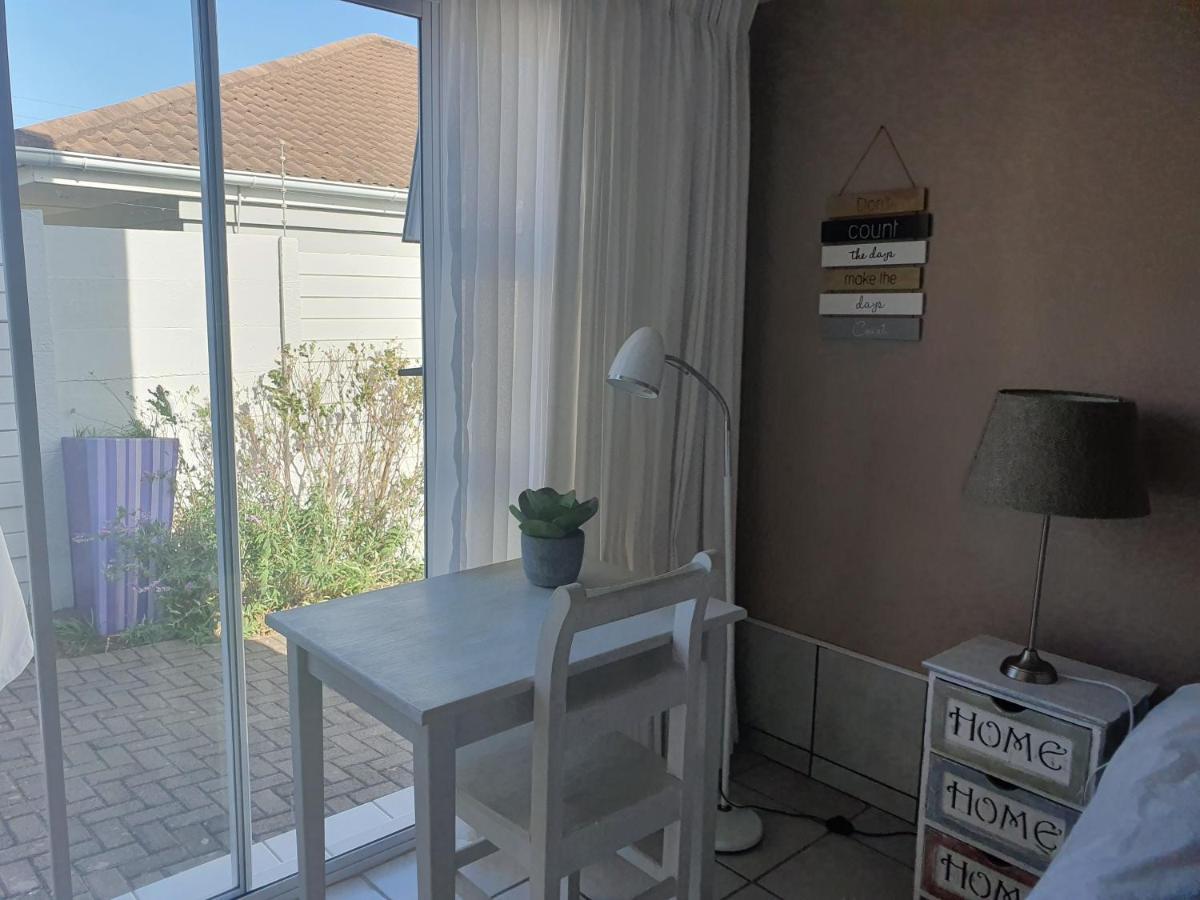 Nahoon Bed & Breakfast East London Bagian luar foto