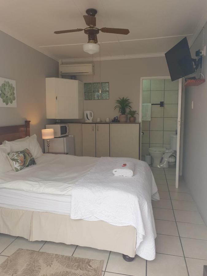 Nahoon Bed & Breakfast East London Bagian luar foto