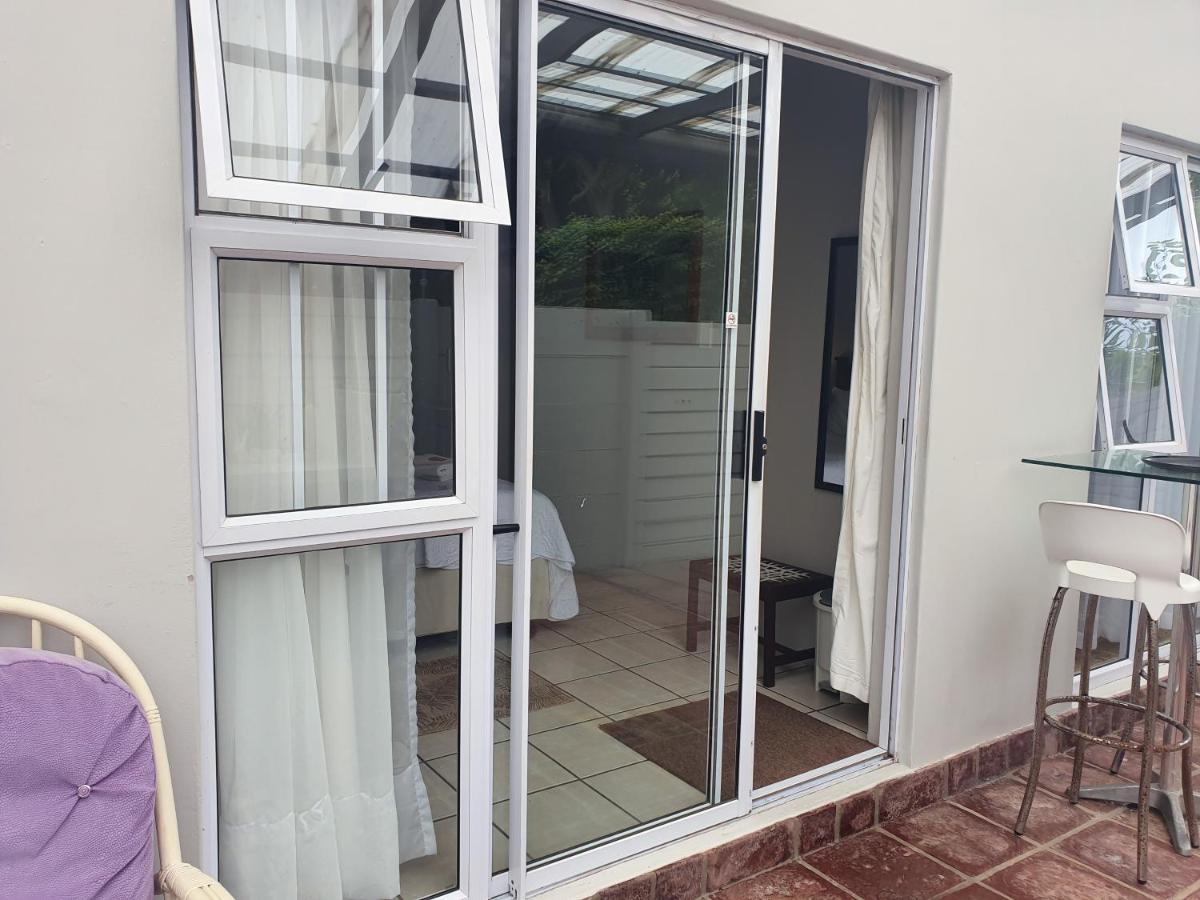 Nahoon Bed & Breakfast East London Bagian luar foto