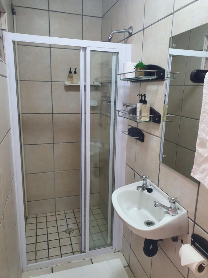 Nahoon Bed & Breakfast East London Bagian luar foto
