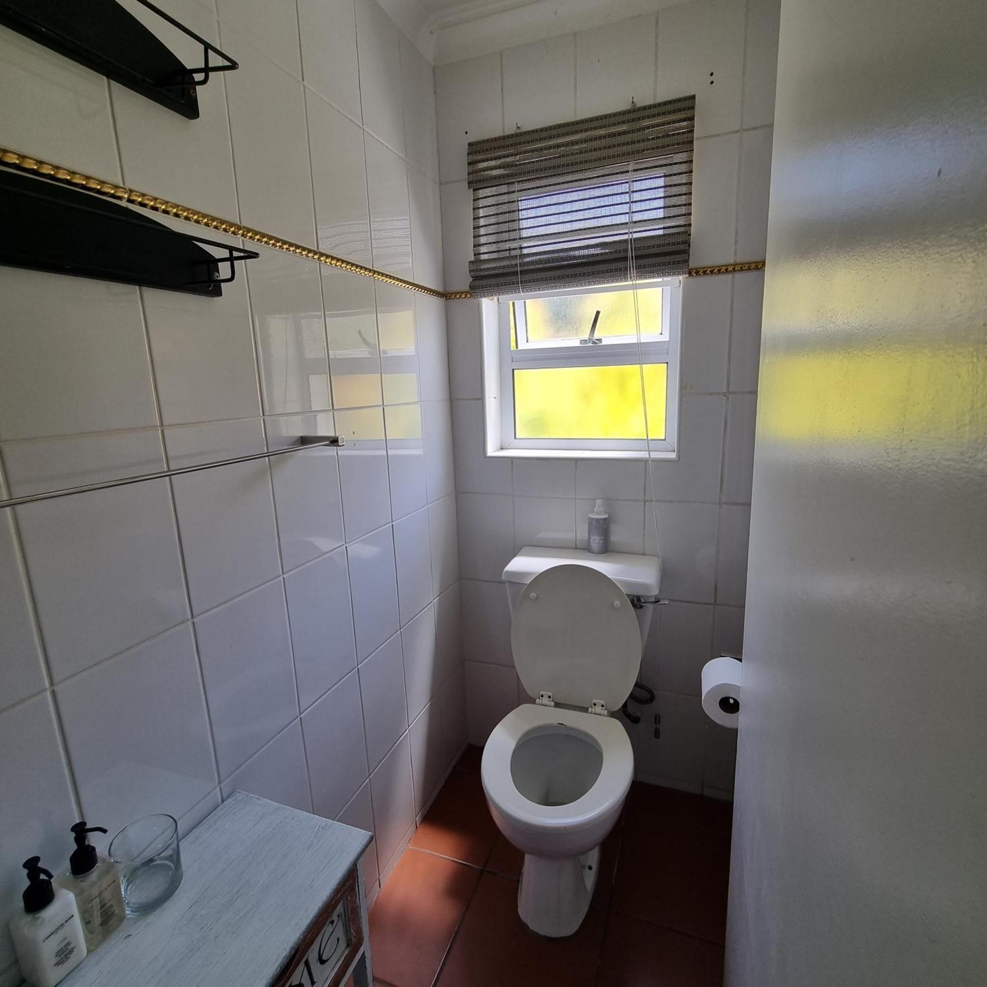 Nahoon Bed & Breakfast East London Bagian luar foto